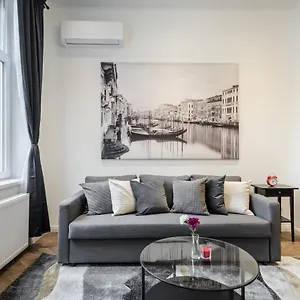 Bpr Sirius With A/c Budapest