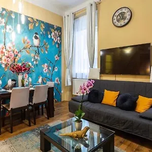 Cherry Blossom Designer In The Center With Free Parking Budapest